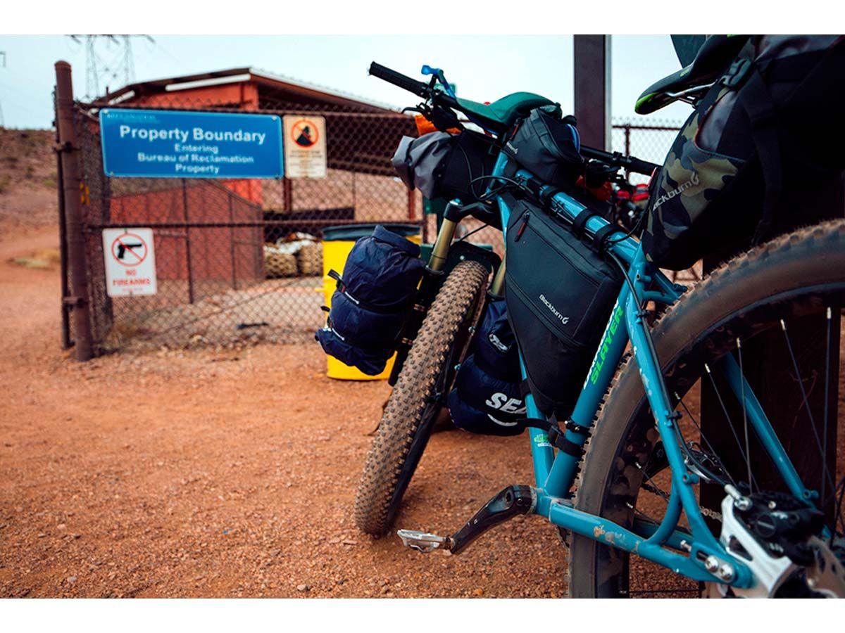 Portacaramañola Y Portabulto Blackburn Outpost Cargo Cage