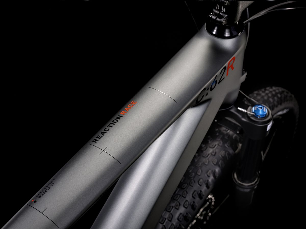 Bicicleta cube 29 on sale carbono
