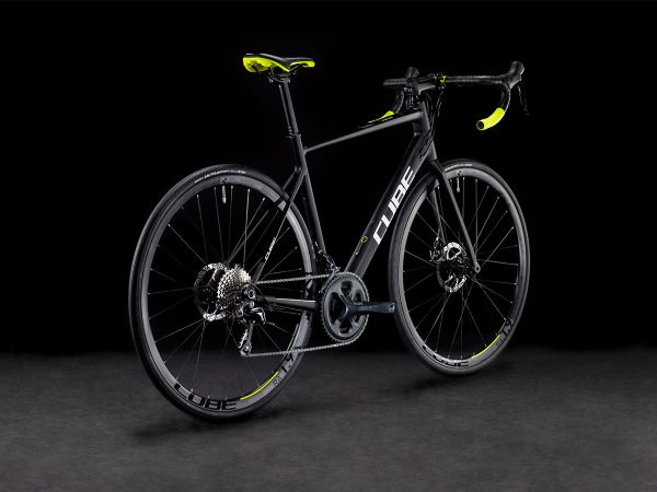 Bicicleta de Ruta Aluminio Cube Attain Race 28